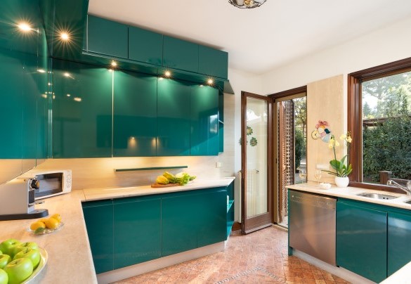 The modern kitchen - Villa Puntala