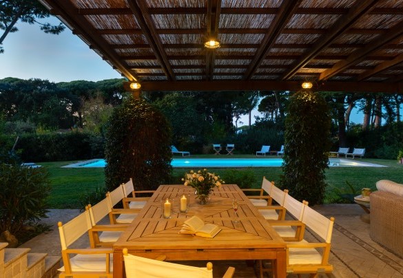 The dining area at sunset - Villa Puntala