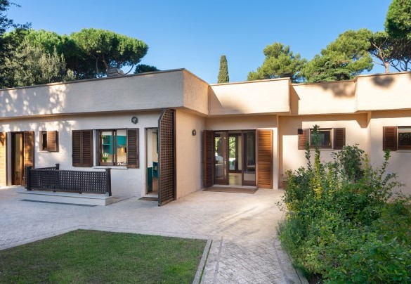 The entrance - Villa Puntala