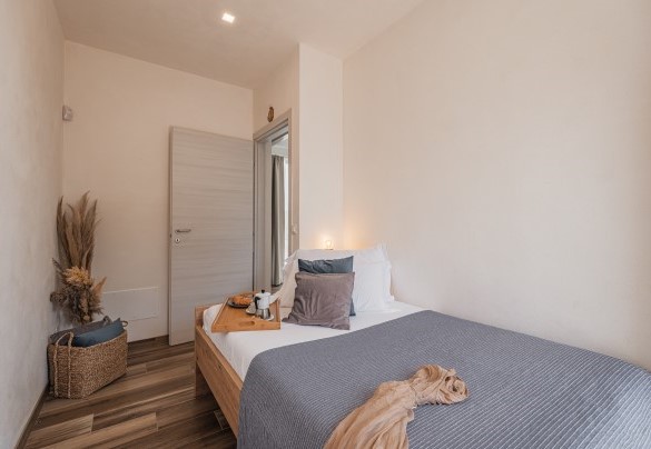 Camera singola n.2 con letto alla francese – Villa Puspo