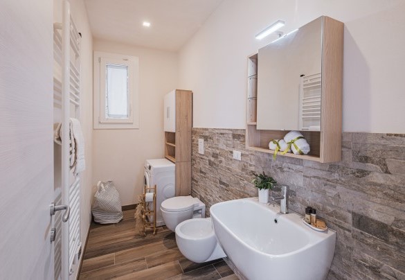 Bagno lavanderia n.4 – Villa Puspo