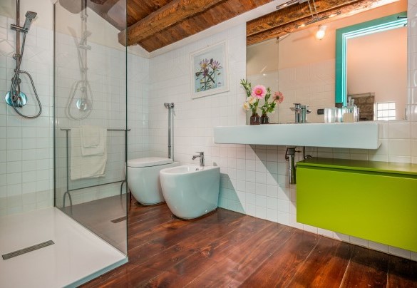 Ensuite bathroom with shower n. 3 on the first floor - Villa Ramunna