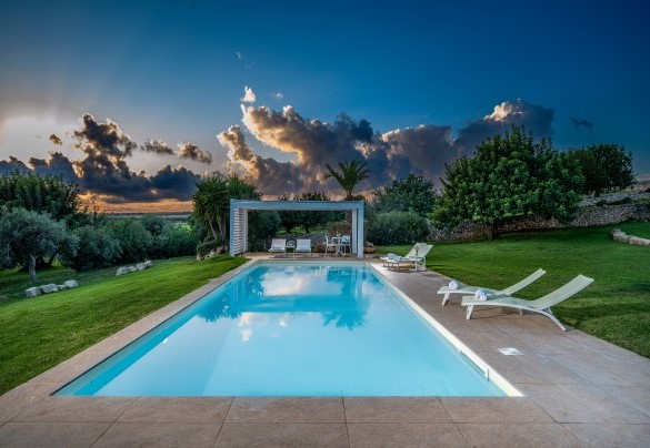 The pool at night - Villa Ramunna