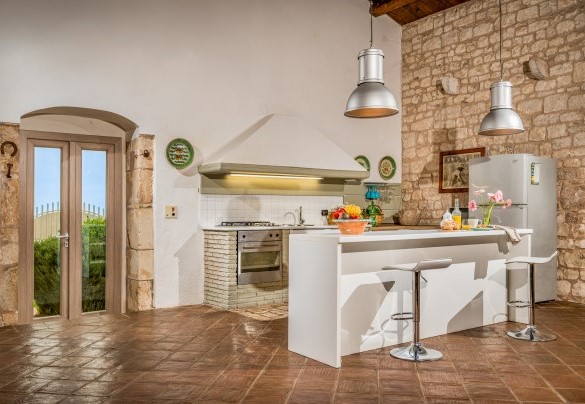 The kitchen area and the entrance - Villa Ramunna