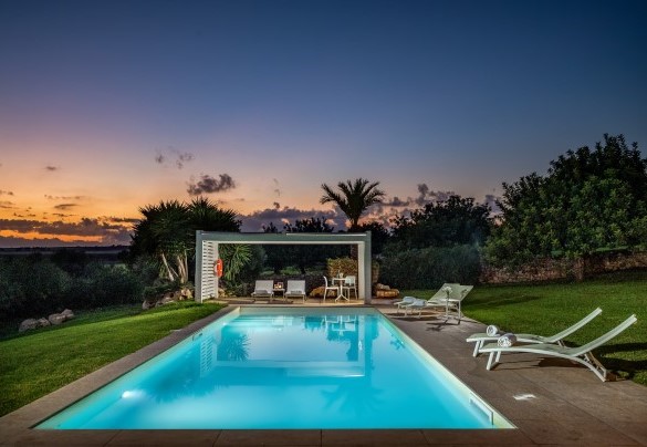The pool area by night - Villa Ramunna