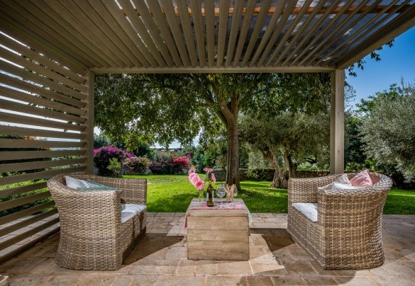 The outdoor living area - Villa Ramunna