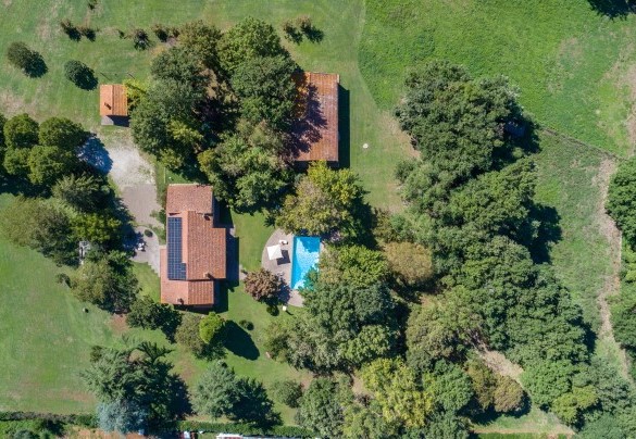 Veduta del parco rigoglioso e curato – Villa Rasena 