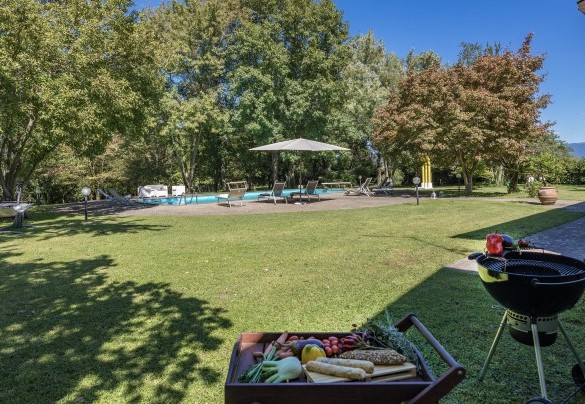 Il barbecue accanto al portico – Villa Rasena 