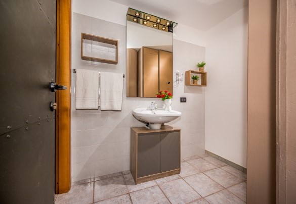 Il bagno con doccia n.3 nel soppalco- Villa Relax