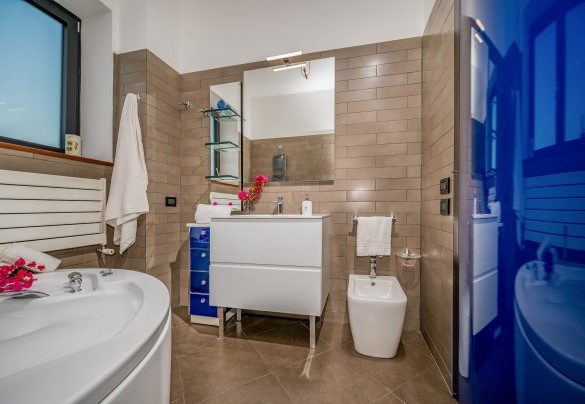Il bagno en suite n.4 al primo piano- Villa Relax
