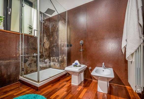 Il bagno con doccia n. 5 al primo piano- Villa Relax