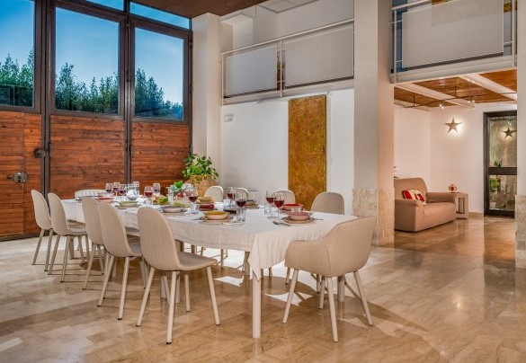 Il living con sala da pranzo e salone al piano terra- Villa Relax