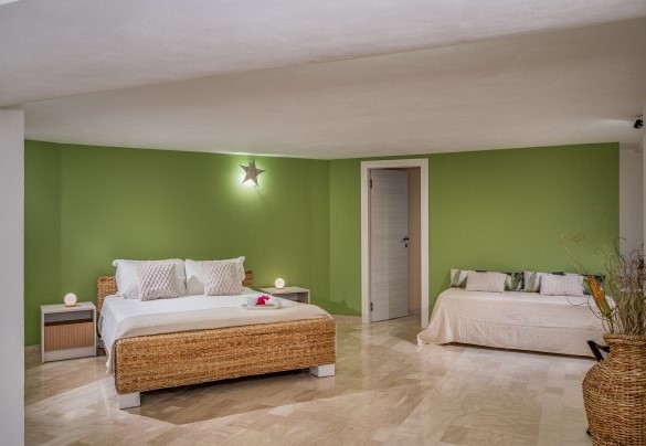 La camera matrimoniale con letto singolo aggiunto n.1 al piano terra- Villa Relax