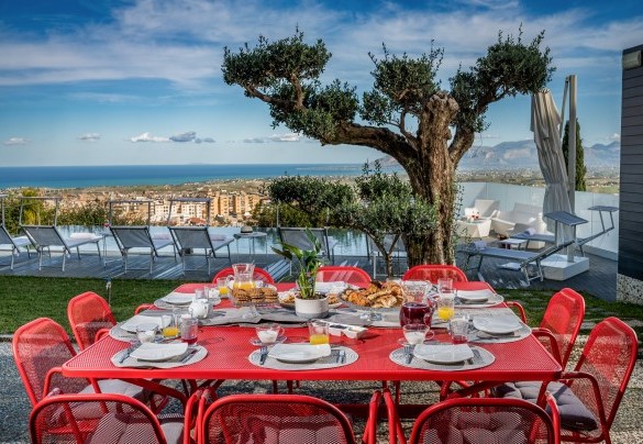 La zona colazione esterna-Villa Relax