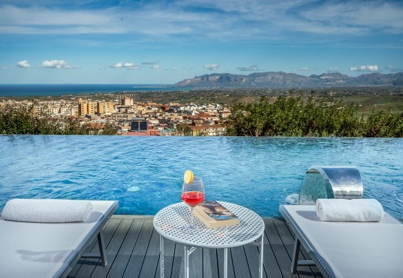 La piscina con vista spettacolare-Villa Relax
