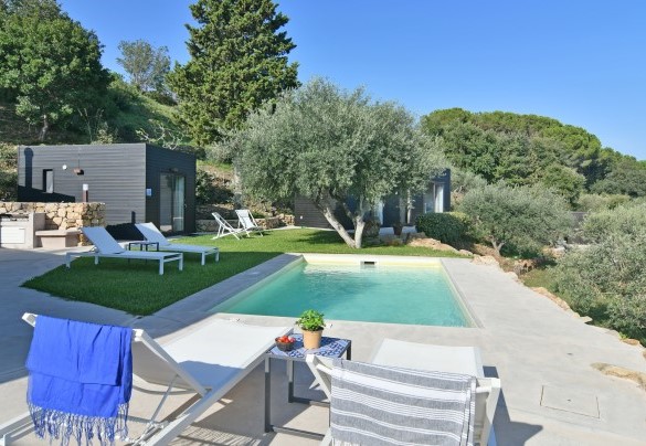 The pool measures 4 m x 4 m - Villa Respiro