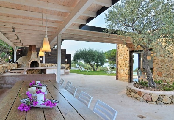 The large outdoor dining table - Villa Respiro