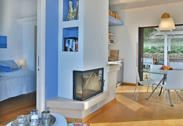 The living room and double bedroom n.1 in the main house - Villa Respiro