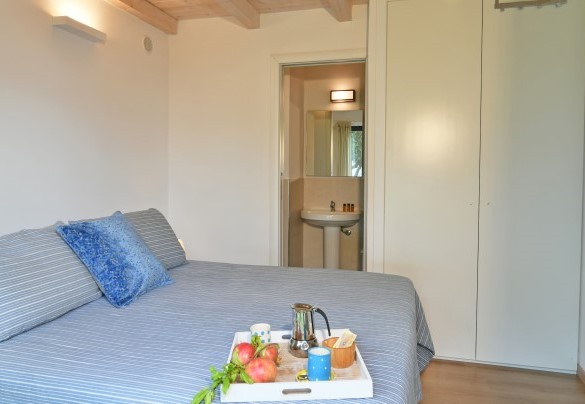 The double bedroom n.2 with an en-suite bathroom in annex n.1 - Villa Respiro
