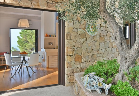 The characteristic stone walls of the villa - Villa Respiro