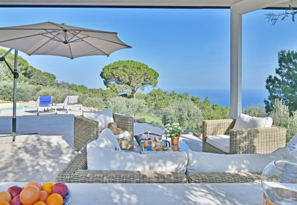 The stunning outdoor relaxation area - Villa Respiro
