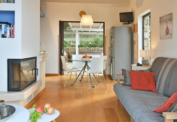 The living room with a fireplace in the main house - Villa Respiro