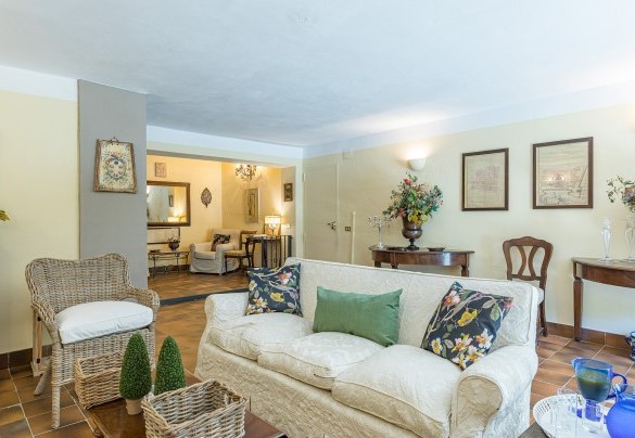 The large living room with study corner - Villa Rinaldi