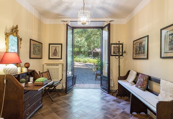Detail of the elegant hallway – Villa Rinaldi