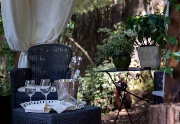 Various spots equipped with chairs and tables for the relax time -Villa Rinaldi