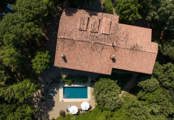  It occupies the ground floor of an elegant building, lovingly renovated by the current owners who live there (with discretion on the upper floor) only for short periods - Villa Rinaldi