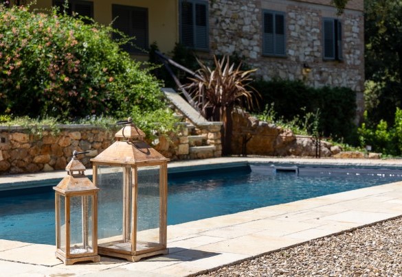 The pool lined in PVC with a stone-paved border - Villa Rinaldi