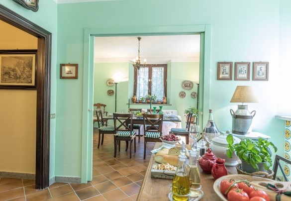 The kitchen connected to the dining room - Villa Rinaldi