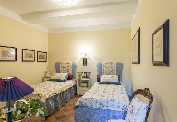 Twin bedroom with joinable beds  -Villa Rinaldi