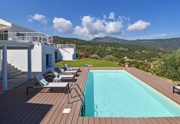 La vasca misura circa 8 x 4m - Villa Rita