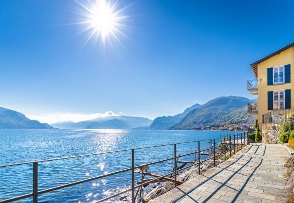 Villa Rivetta si trova nella pittoresca cittadina di Rezzonico, perla medievale situata sulla sponda occidentale dell’alto Lago di Como - Villa Rivetta
