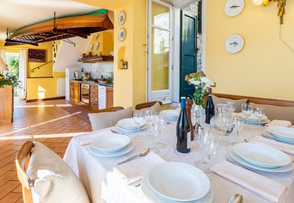 sala da pranzo con accesso diretto alle due terrazze vista lago - Villa Rivetta