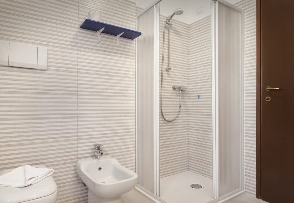 Bagno con doccia - Villa Rose