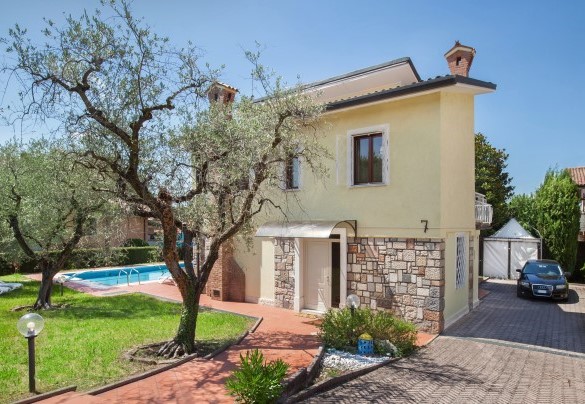 Vista esterna della casa 	- Villa Rose