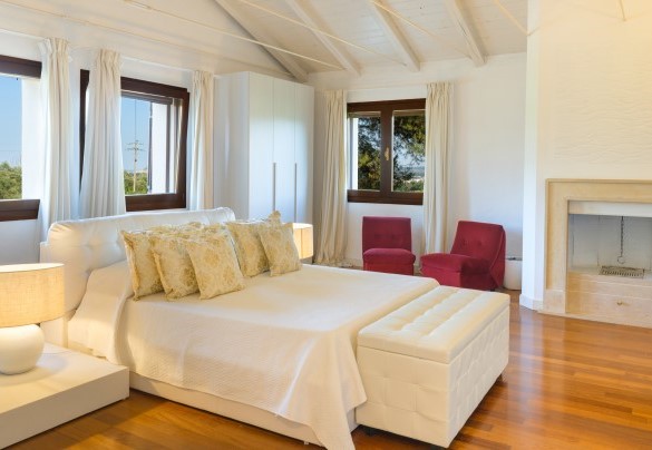 Suite matrimoniale dotato di un bagno en-suite con doccia – Villa Rossa