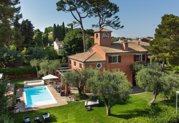 Veduta panoramica della villa - Villa Rossa