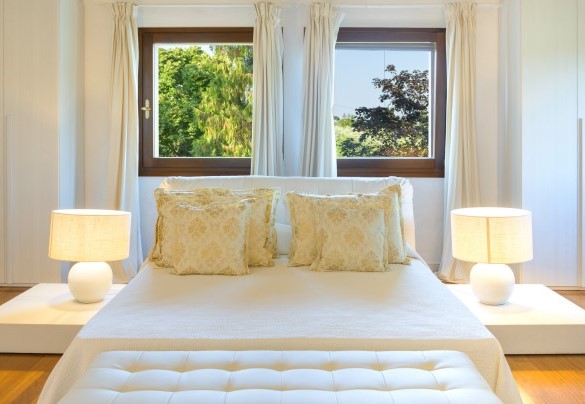 Suite matrimoniale dotato di un bagno en-suite con doccia – Villa Rossa