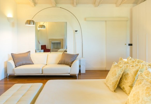 Suite matrimoniale dotato di un bagno en-suite con doccia – Villa Rossa