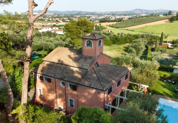 Veduta panoramica della villa - Villa Rossa