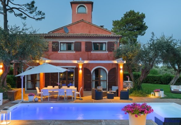 Veduta laterale della villa - Villa Rossa