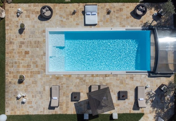 La piscina è dotata di copertura di mantenimento della temperatura – Villa Rudy