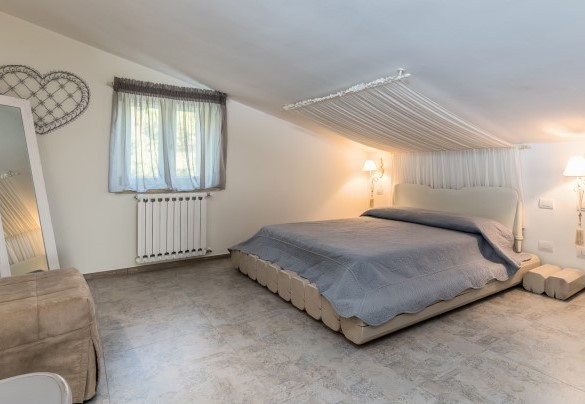 Suite matrimoniale in mansarda – Villa Rudy