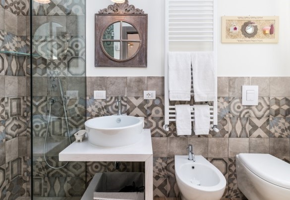 Bagno en suite con doccia n.2 al piano superiore – Villa Rudy