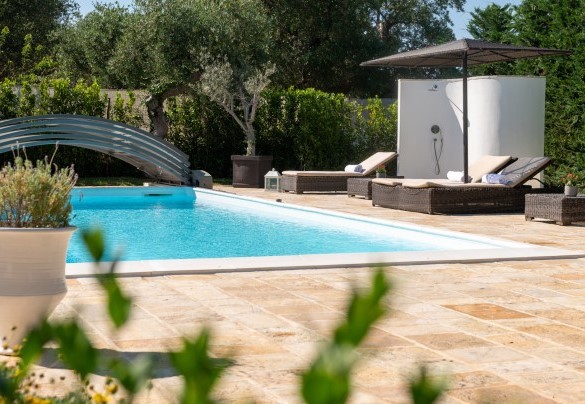 La piscina è dotata di copertura di mantenimento della temperatura – Villa Rudy