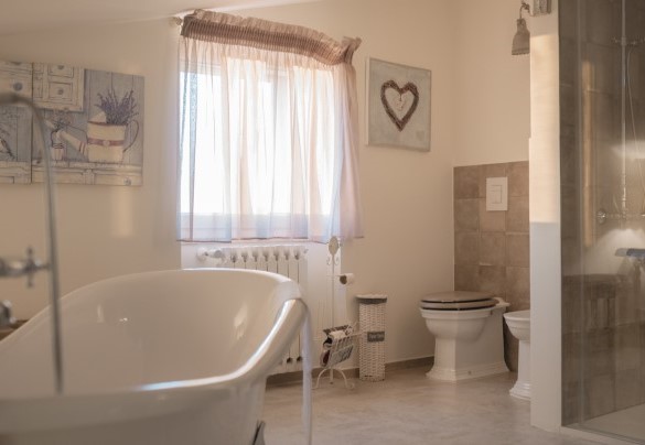 Il bagno in open space n.4 in mansarda – Villa Rudy