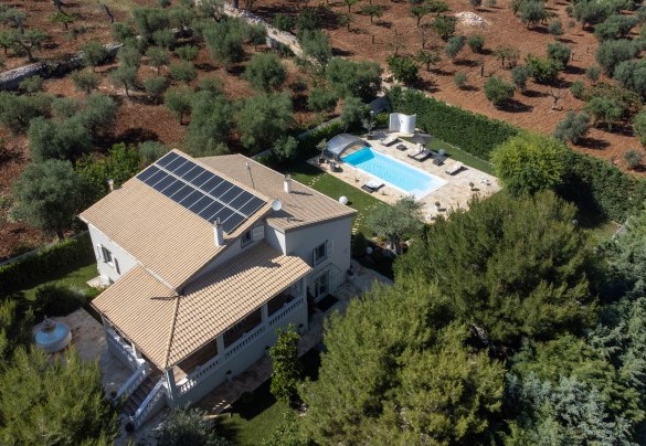 Veduta aerea della villa e del parco – Villa Rudy